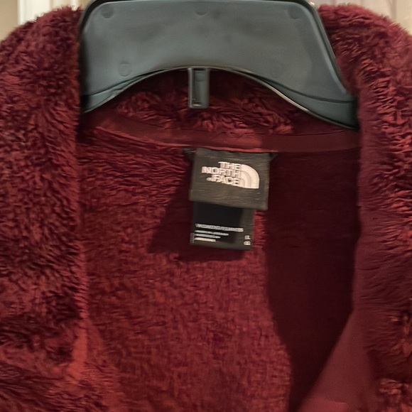 North Face Jacket Large Burgandy  Excellent  condition  Like New Without Tags - Picture 4 of 6